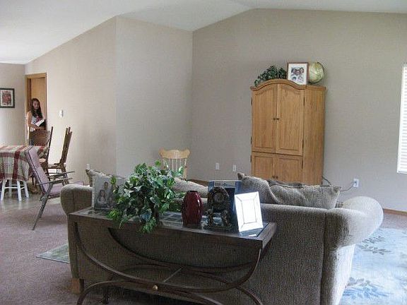 2nd image of 508 Emerald Ln SE