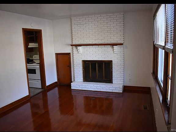 4th image of 2404 Johnson Pl