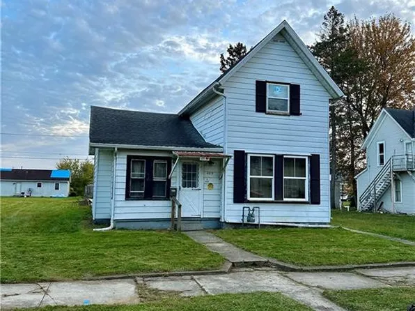209 E Crocker St, Fostoria, OH 44830