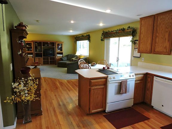 2nd image of 2713 18th St SE