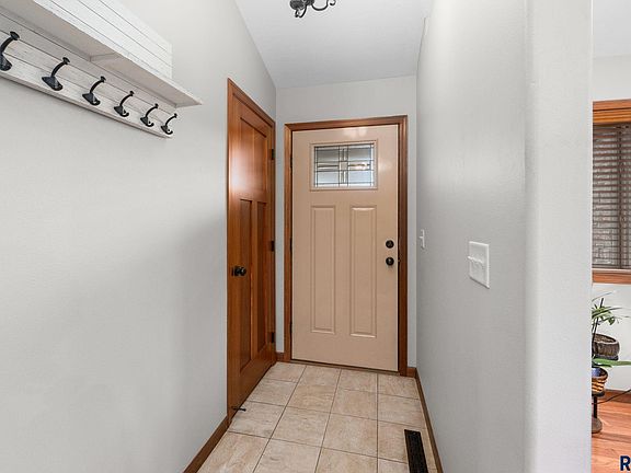 5th image of 2900 E Buckingham St