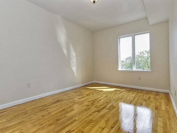 4th image of 1565 Royce St APT 2C