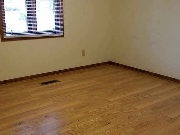 5th image of 1702 Oak Hill Dr #B