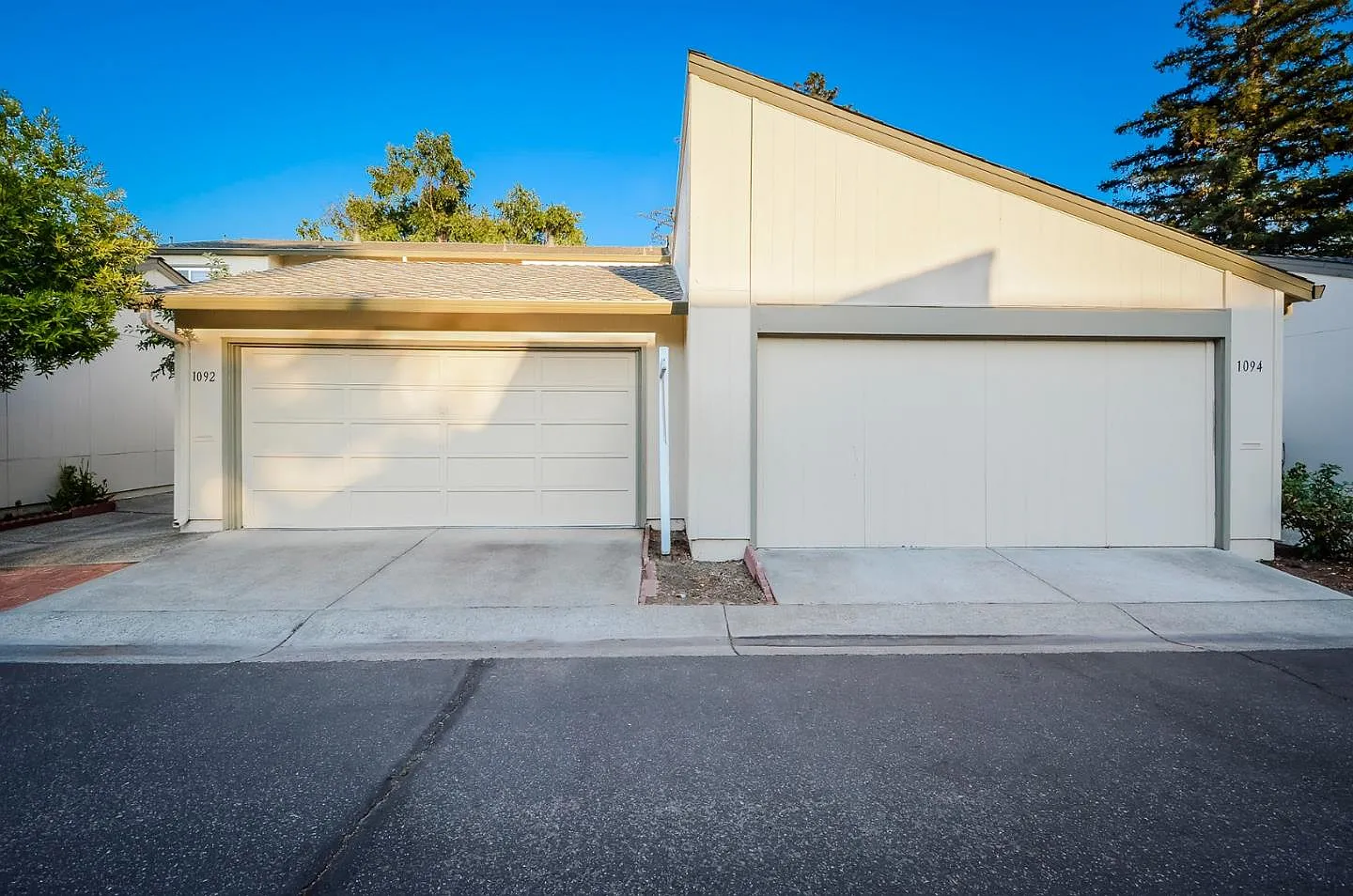 1092 Norfolk Dr photo 1