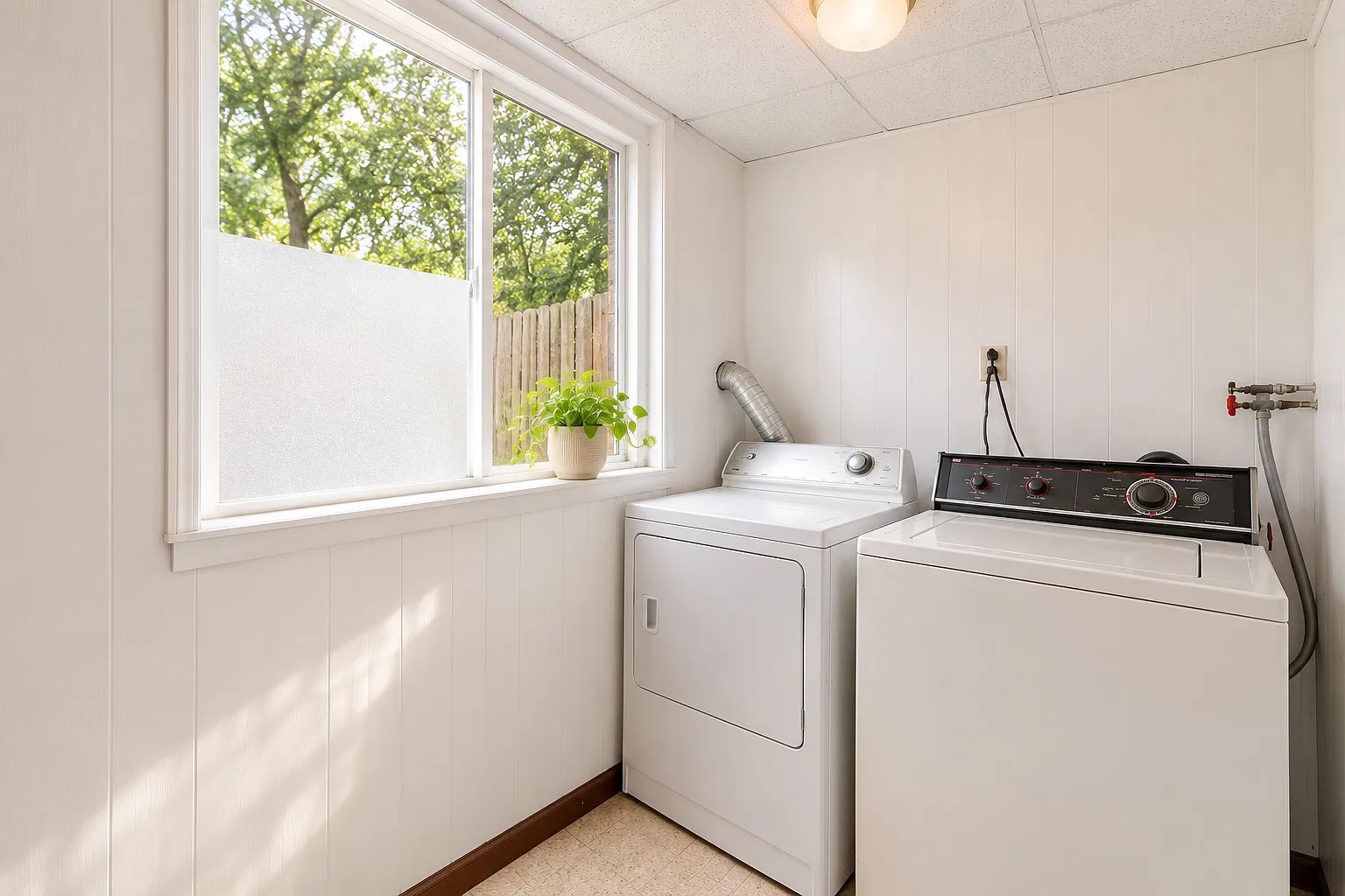 2 bed, 1500 sqft, $1,300 — Photo 4
