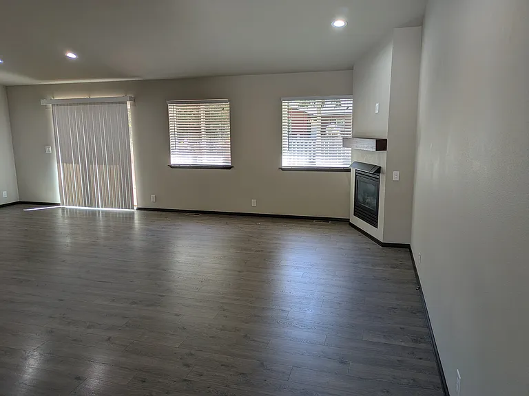 1025 Loganberry Ln — Photo 3