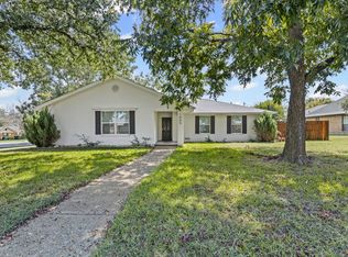 1509 Surry Place Dr, Cleburne, TX 76033