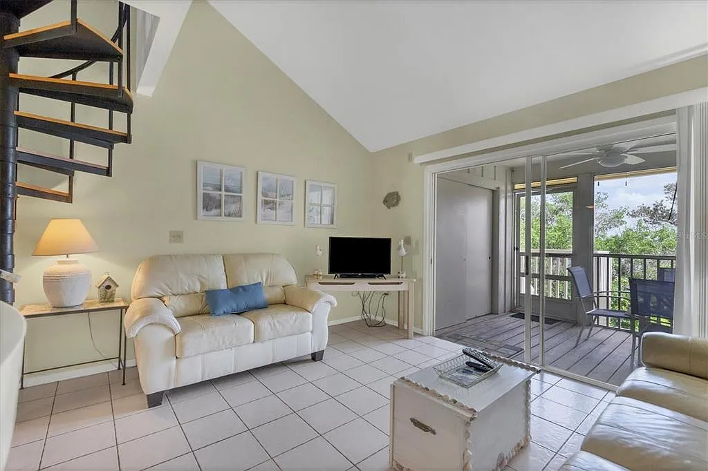 2 bed, 946 sqft, $6,200 — Photo 3