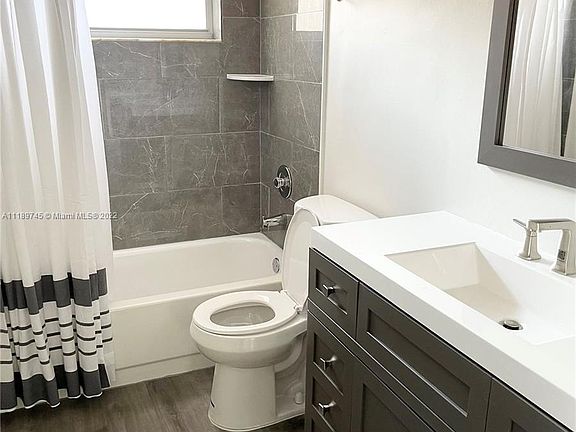 4th image of 1605 Pennsylvania Ave APT 202