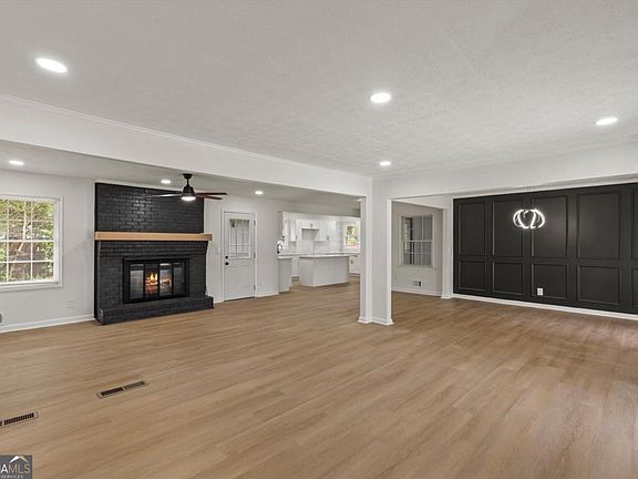 5th image of 4328 Luxembourg Dr