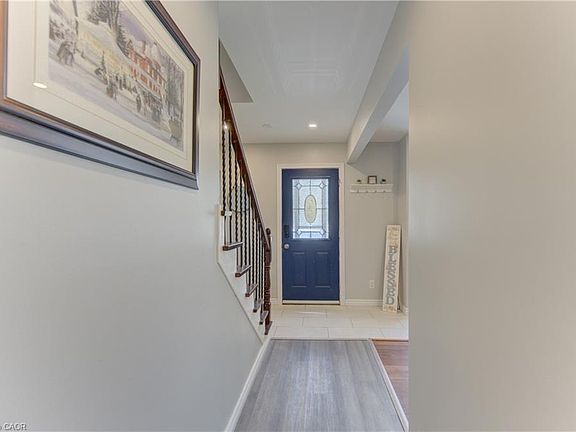 4th image of 80 Glen Avon Cres