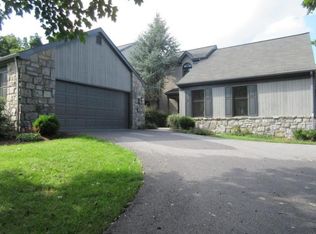 28 Deer Ford Dr, Lancaster, PA 17601