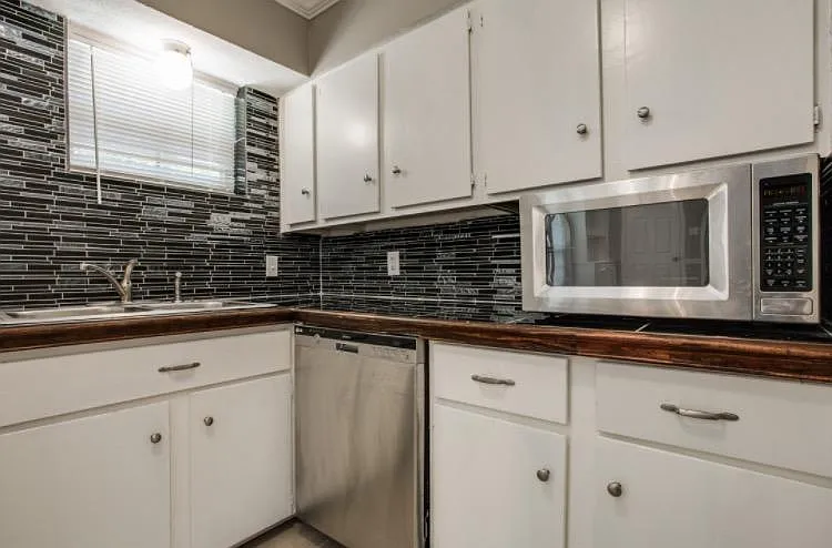 4 bed, 1385 sqft, $2,200 — Photo 4