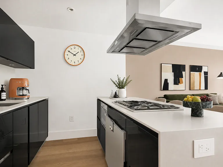 100 Norfolk St #3B — Photo 3