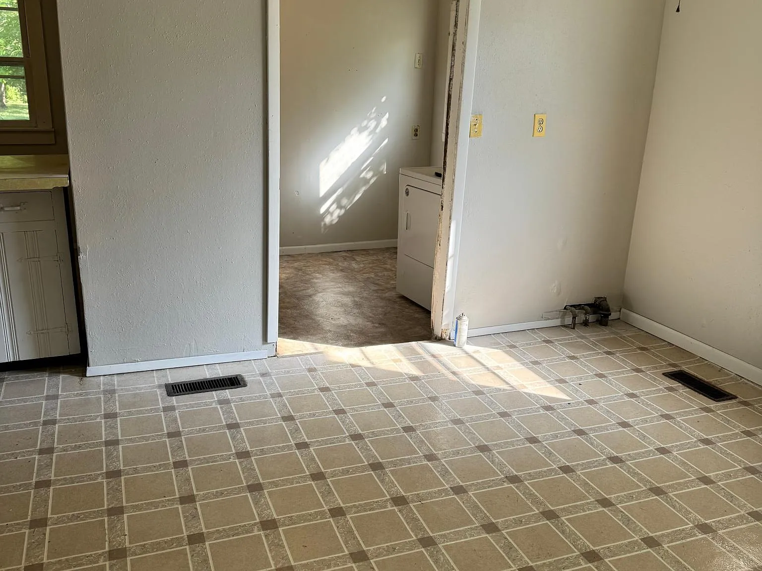 703 W Macon St — Photo 4