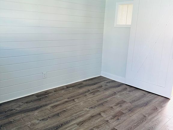 5th image of 406 Tyler Ave APT 18