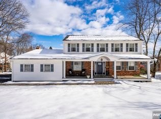 18 Laura Ln, Park Ridge, NJ 07656