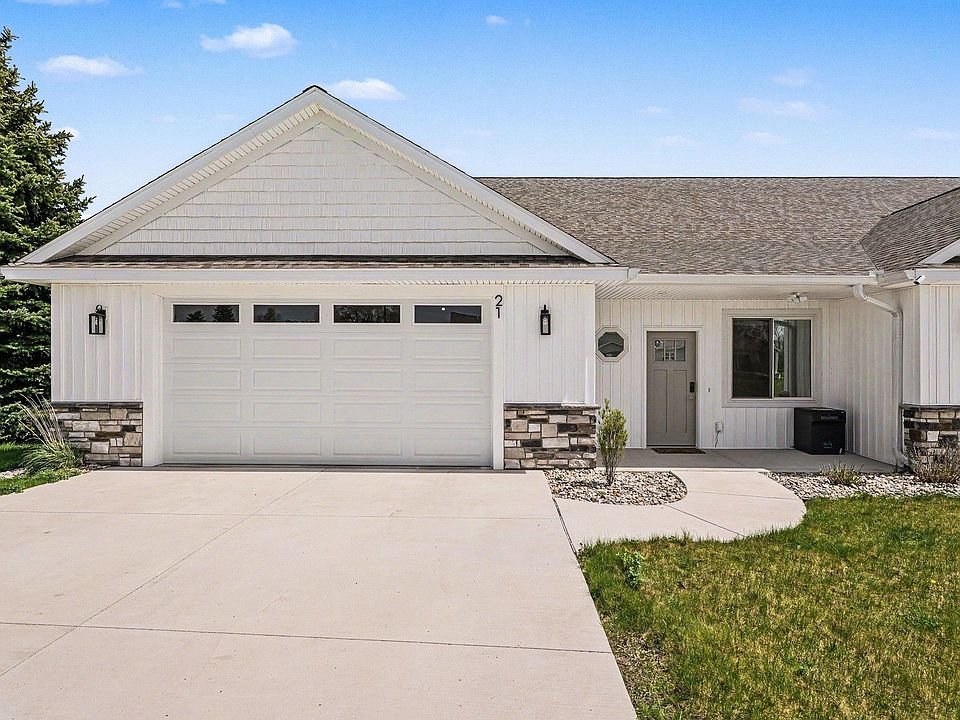1st image of 21 Cove Dr