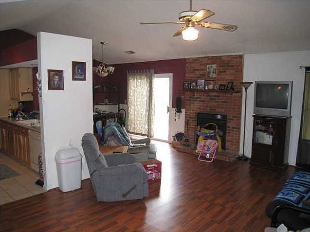 2nd image of 240 Persimmon Cir