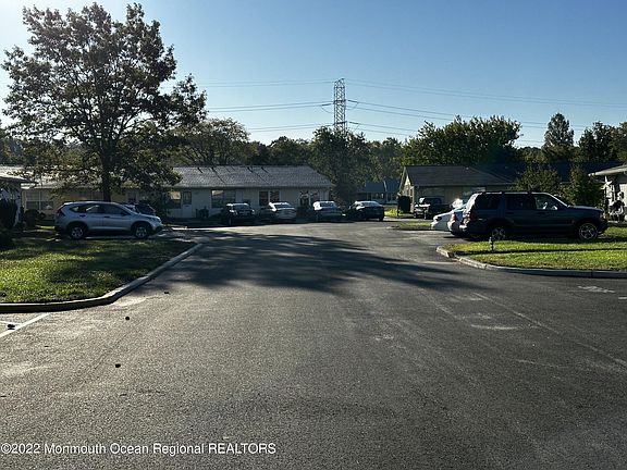 5th image of 366D Chesterfield Ct
