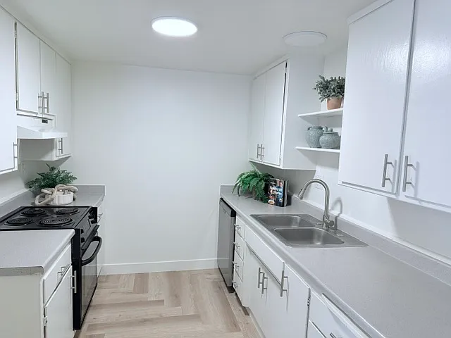 2952 Sybil Way — Photo 2
