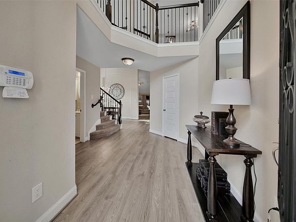 3rd image of 4922 Woodbury Mill Dr