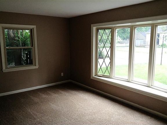 5th image of 15 Maple Hill Dr