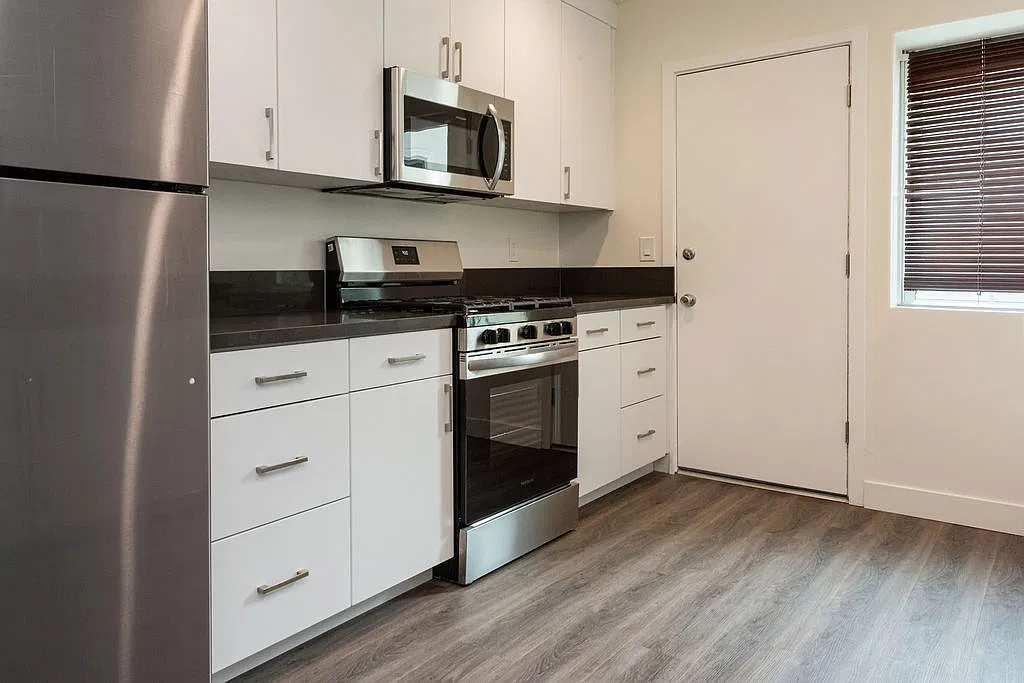 2 bed, 800 sqft, $3,895 — Photo 4