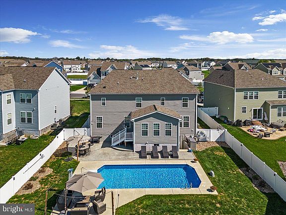 2nd image of 212 Upperville Dr
