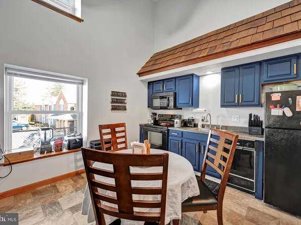 709 Hill Rd APT 1, Wernersville, PA 19565