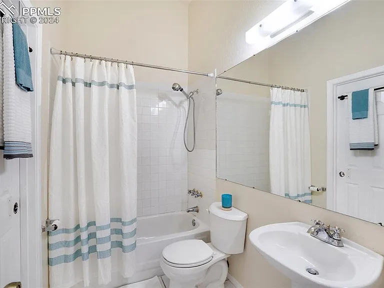 1920 Giltshire Dr — Photo 15