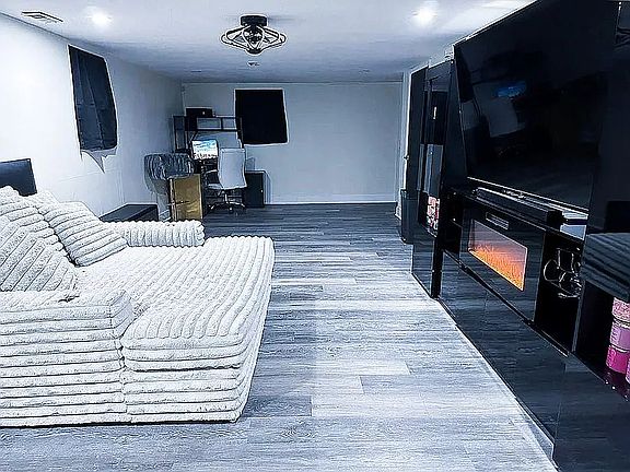 4th image of 9300 E 90th Pl