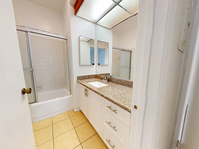5135 Zelzah Ave #100 — Photo 21