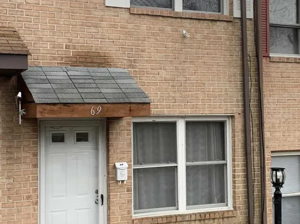 69 Park Vallei Ln, Brookhaven, PA 19015