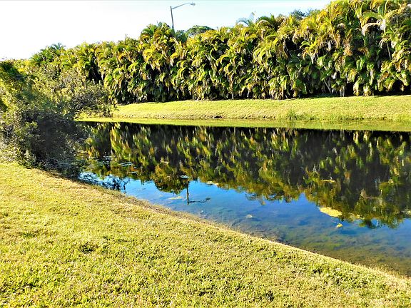 5th image of 444 SW Fairway Vis