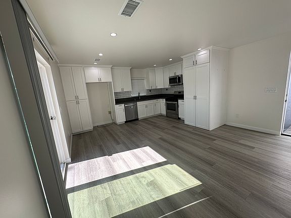 5th image of 2110 Gaviota Ave #H