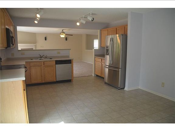 5th image of 15151 Clear St