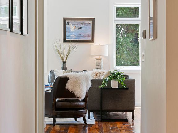 4th image of 199 E Pearl Ave APT 202