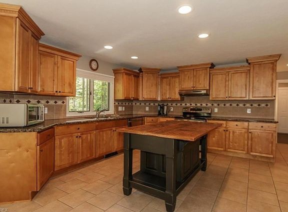 4th image of 11965 Quail Woods Dr