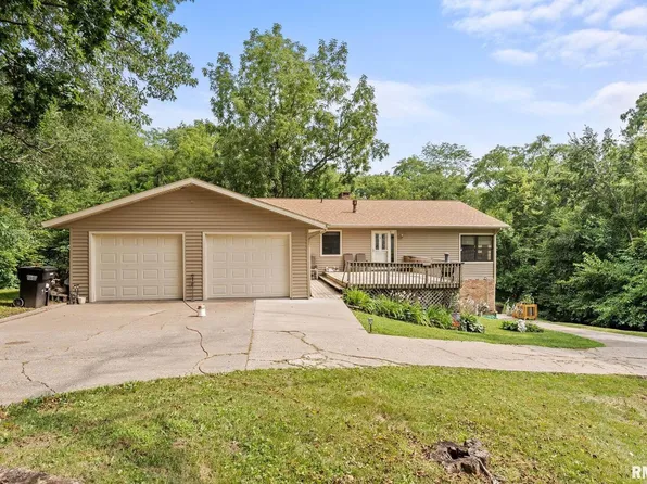 1983 Geneva Hills Rd, Muscatine, IA 52761