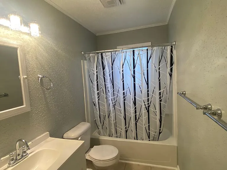 2516 McArthur St — Photo 16