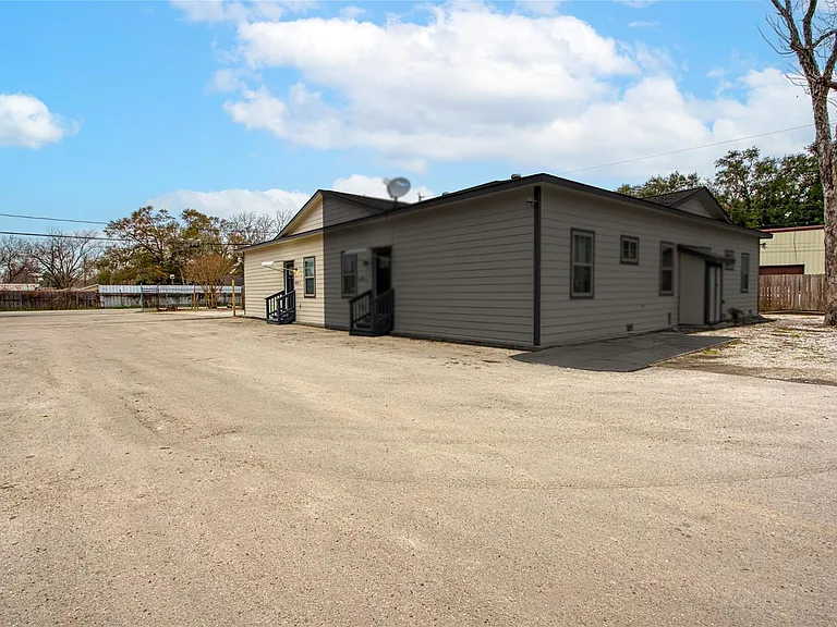 14310 1/2 Sweeney Rd #T — Photo 3