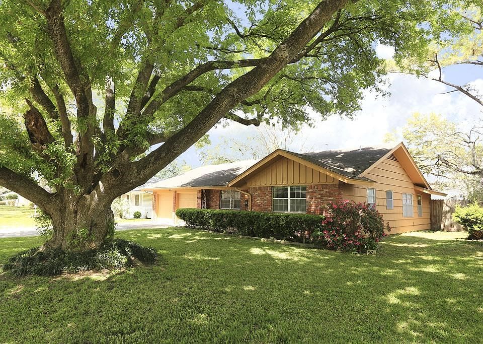 Large shade tree and well maintained home.