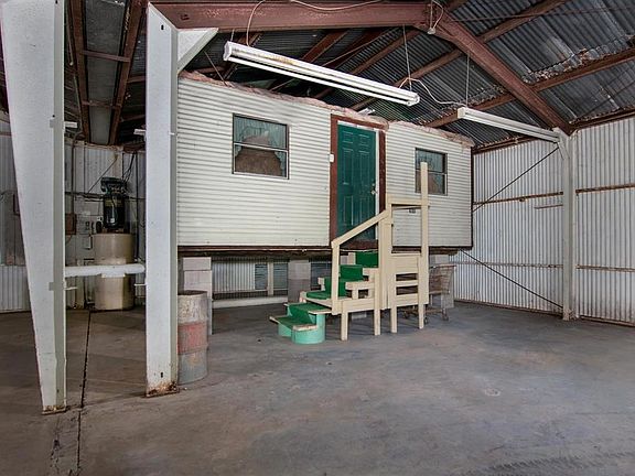 5th image of 708 W Pitts Ave