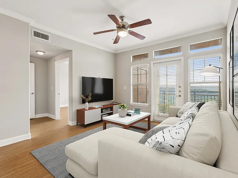10x Living at Grandview — Photo 9