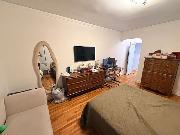 4th image of 340 E 66th St APT 4G
