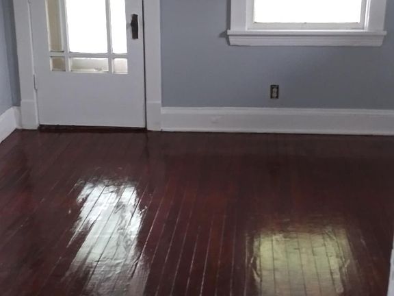 3rd image of 12702 Forest Ave #Up