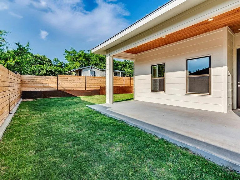 6412 Carson Rdg #B — Photo 24