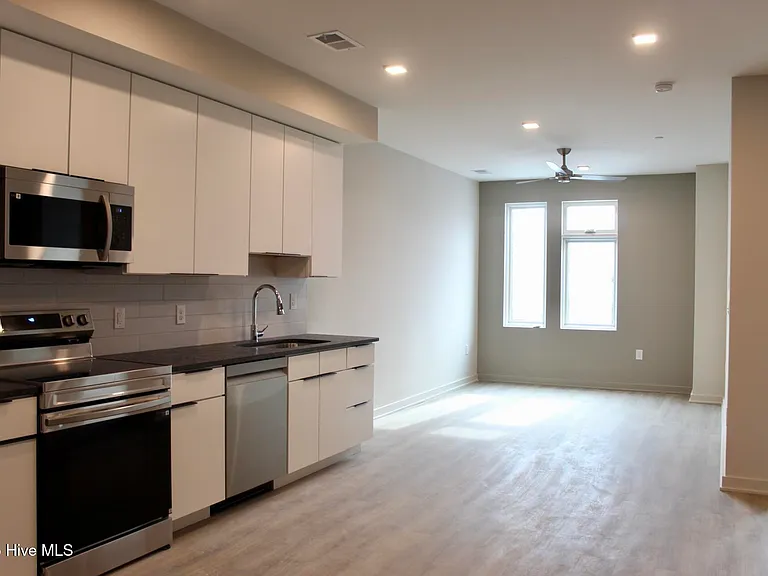 1108 Castle St #C — Photo 5