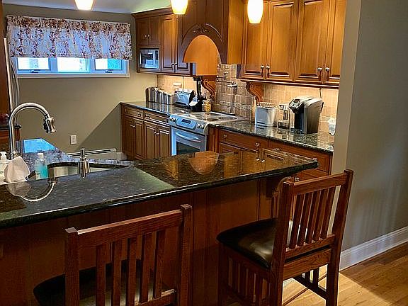 5th image of 282 Astor Dr